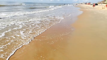 Rannalla, rantapyyhkeitä