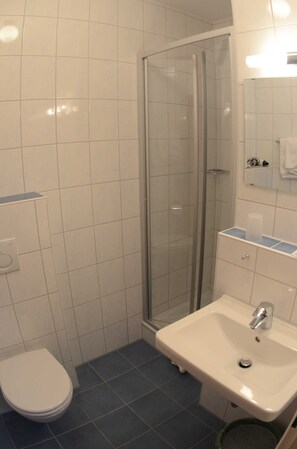 Hårføner og håndklær