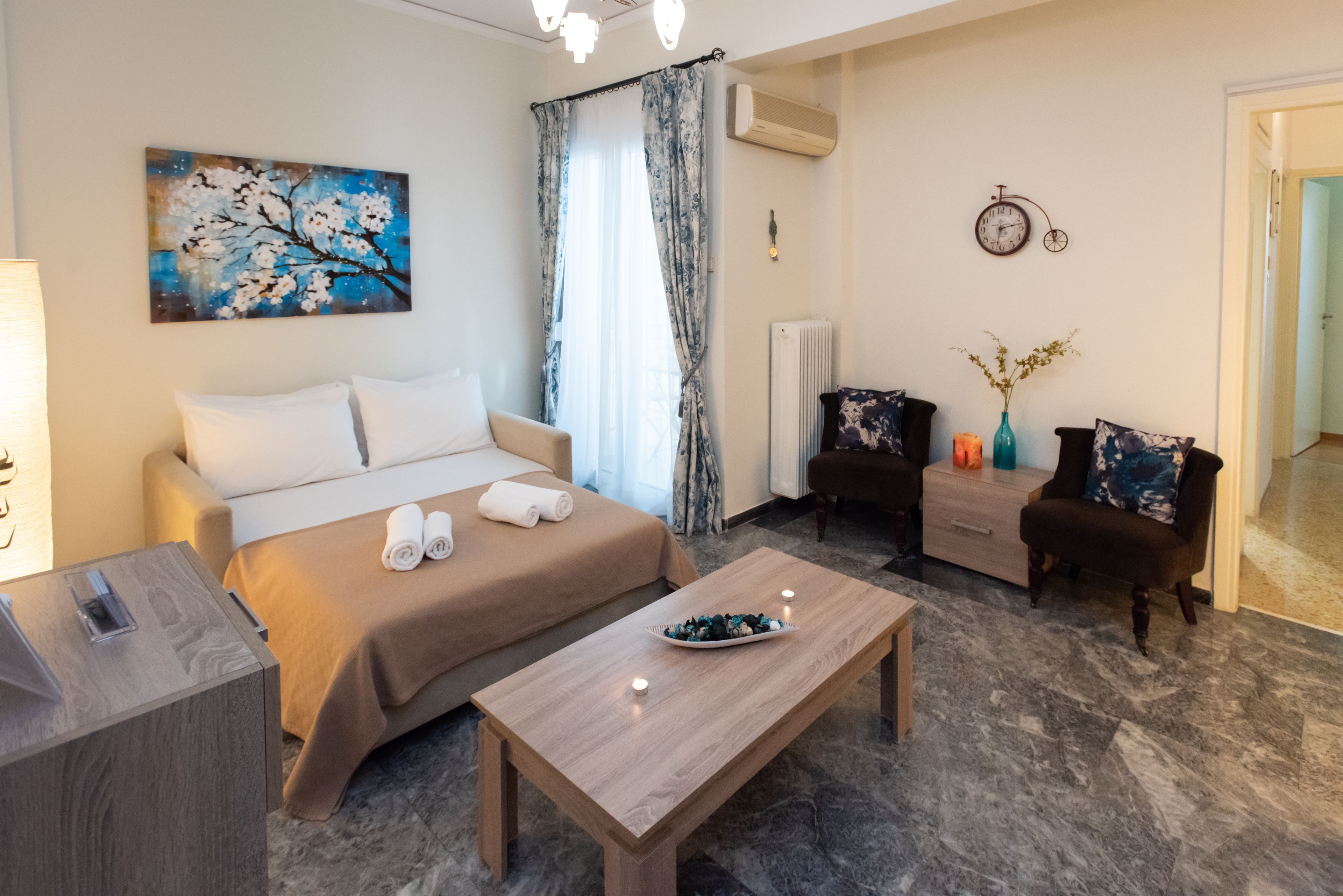 Appartement, 1 slaapkamer | Woonkamer | Een flatscreentelevisie en een dvd-speler