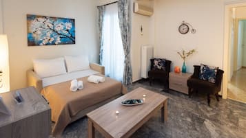 Leilighet, 1 soverom | Oppholdsrom | Flatskjerm-TV og DVD-spiller