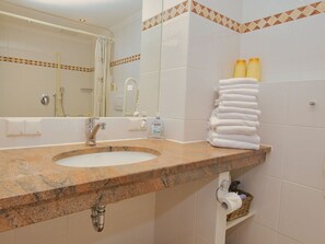 Shower, hair dryer, bidet, towels - N 09K (BC.a5) - Stranddomicil Steiner (Büsum)