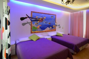 Desk, soundproofing, free WiFi, bed sheets - Kenting Bay Homestay III (Hengchun)