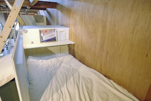 Caja de seguridad en la habitación y escritorio