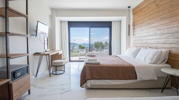 Junior-Suite, Meerblick | 1 Schlafzimmer, Zimmersafe, individuell dekoriert, Schreibtisch