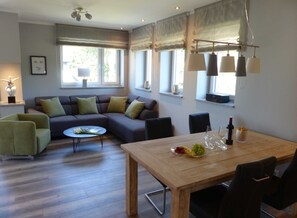 Dining - Liz - upstairs - 3-room apartments in the Rabenstraße (Binz)