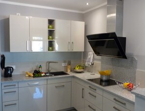 Frigorifero, microonde, forno, lavastoviglie