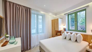 Single Room, City View | 1 bedroom, minibar, in-room safe, desk