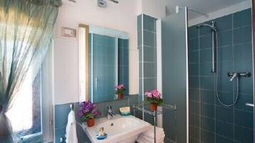 Doccia, bidet, asciugamani