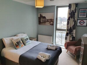 2 habitaciones y espacio para trabajar con laptop 