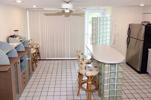 Dining - North Shores Private Beach Downtown Rehoboth 2BR Townhouse w/ Pool (Rehoboth Beach)