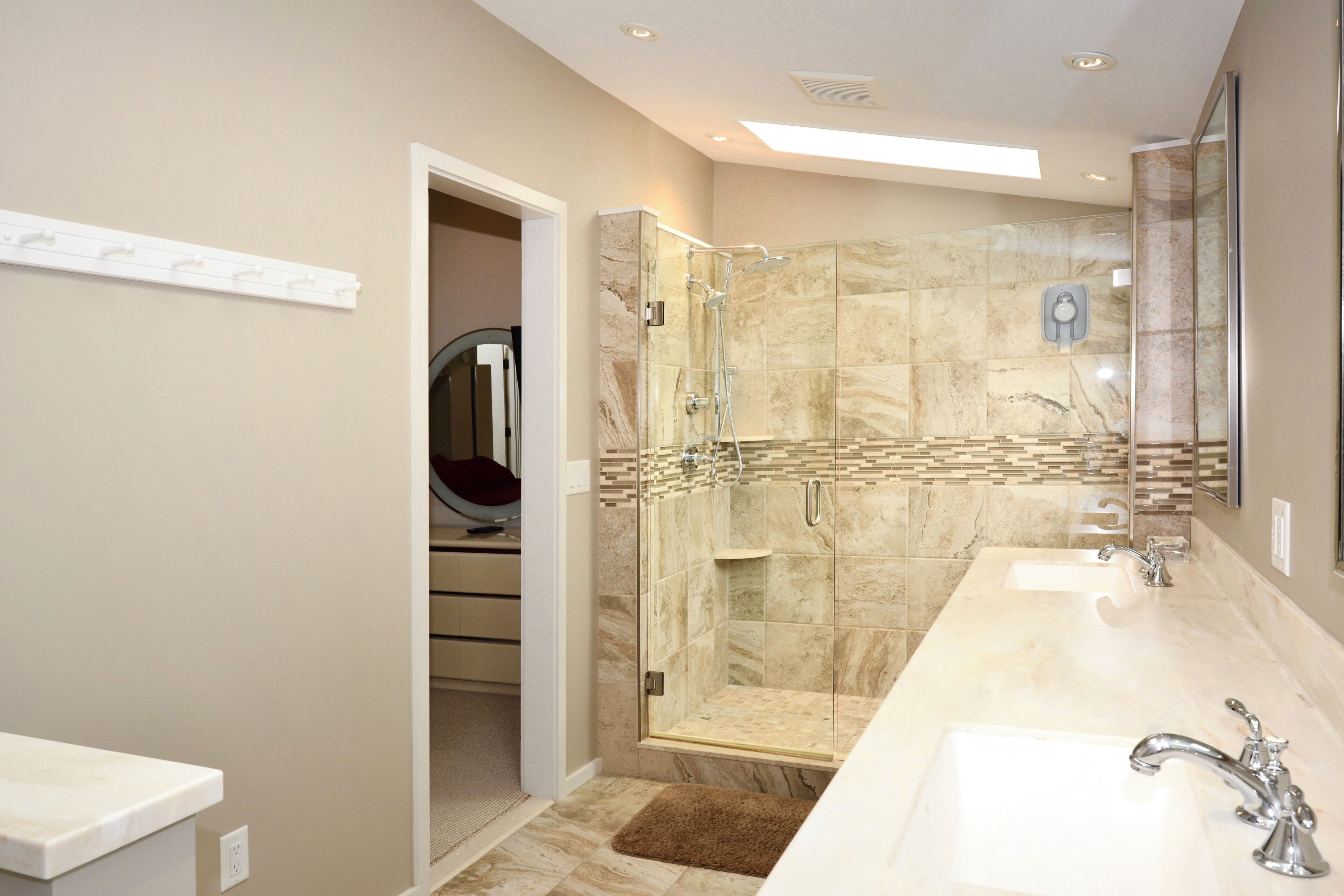 Combined shower/bathtub