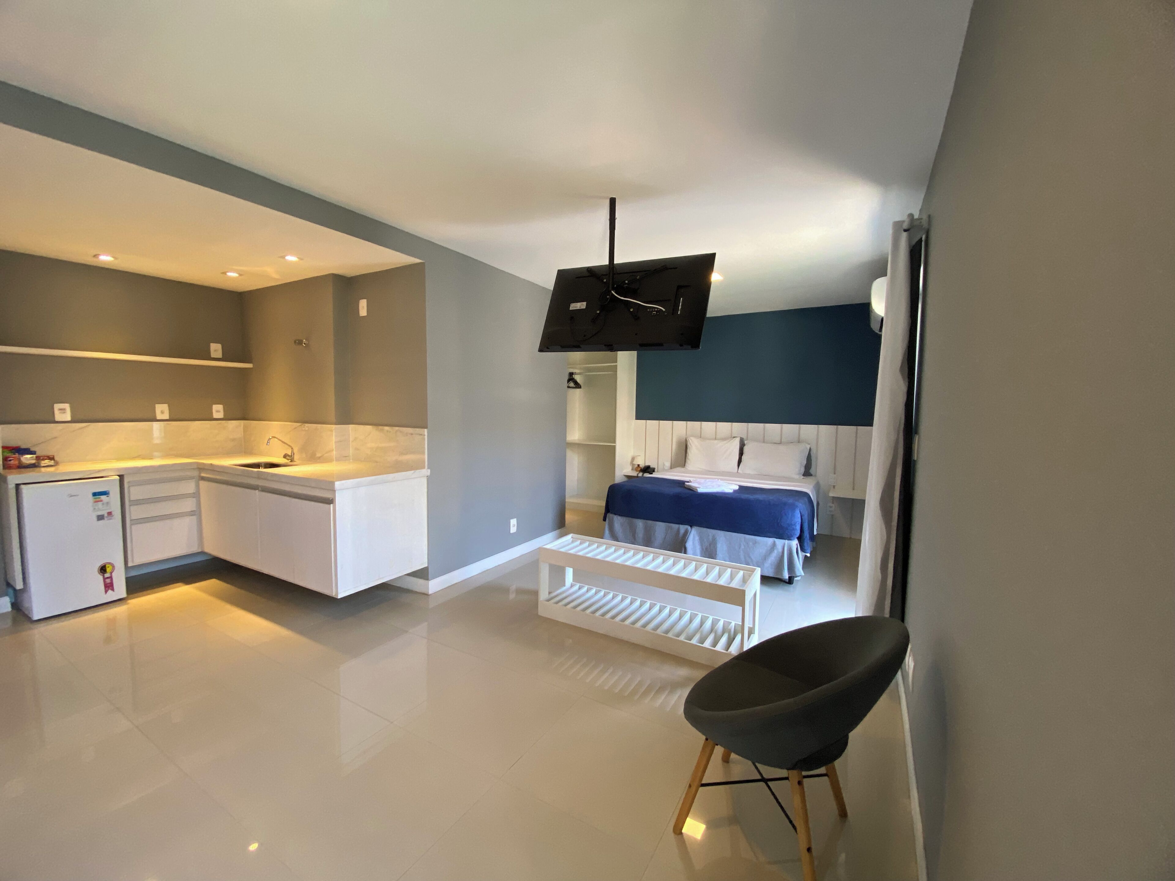 Minibar, in-room safe, laptop workspace, blackout curtains