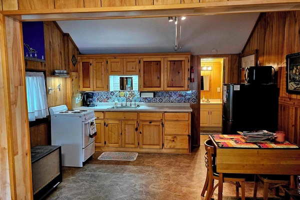 Geladeira, micro-ondas, fogão, cooktop