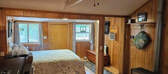 Cozy studio cabin close to Lake Michigan.