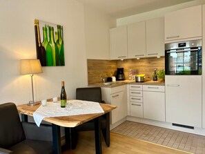 Fridge, microwave, coffee/tea maker, electric kettle - 006 - Gröde (BC.n3) - BUE - Apartment house Seewind (Büsum)