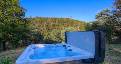 The Retreat@Lakeside Hot Tub/Views/Carbon Neutral/Fast WiFi Near Yosemite!