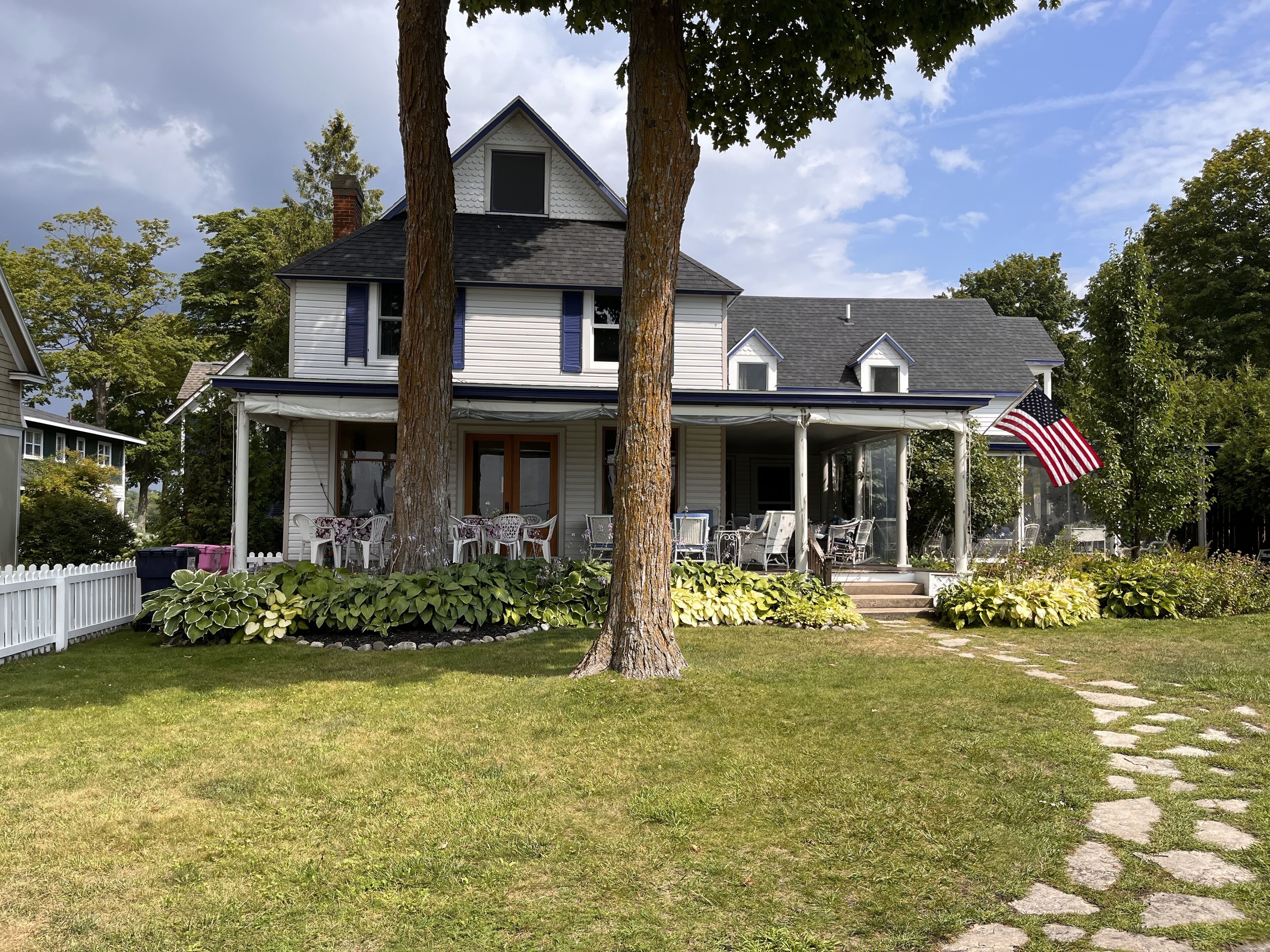 Stunning 8 Bedroom Bay Cottage Where Almost Every Room Has a Bay View