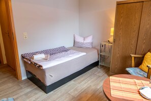 1 bedroom, travel cot, WiFi, bed sheets