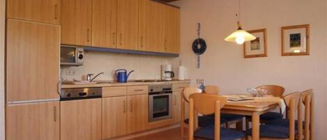 Réfrigérateur, micro-ondes, four, lave-vaisselle