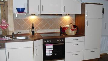 Apartment (Mohnblüte) | Eigene Küche | Kühlschrank, Mikrowelle, Ofen, Herdplatte