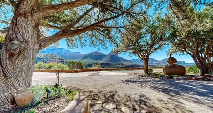 Beautiful Sedona home with large country kitchen & amazing, 280-degree views