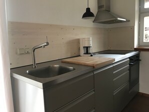 Réfrigérateur, four, lave-vaisselle, cafetiÚre/bouilloire