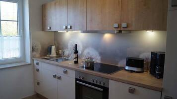 Apartment, 2 Schlafzimmer, Erdgeschoss | Eigene Küche | Kühlschrank, Ofen, Herdplatte, Geschirrspüler