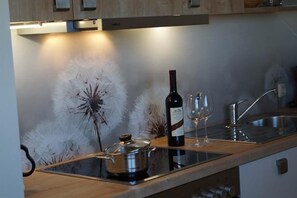 Apartment, 3 Bedrooms | Private kitchen | Fridge, oven, stovetop, dishwasher - Haus an der Pferdekoppel (Fehmarn)