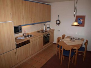 Kylskåp, mikrovågsugn, ugn och diskmaskin