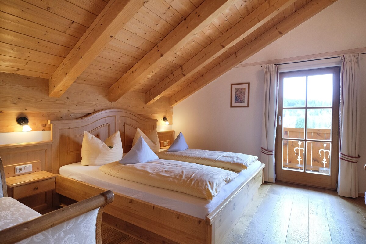 Apartment, 2 Bedrooms, Balcony, Mountain View (Alpenrose) | Free cribs/infant beds, free WiFi