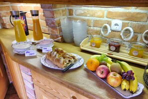 Desayuno buffet diario (EUR 10 por persona)