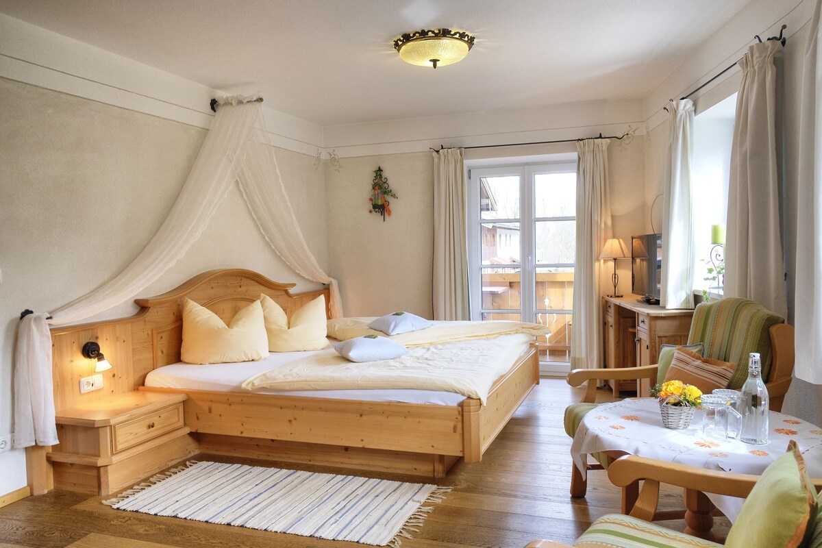 Double Room (Veilchen) | Free cribs/infant beds, free WiFi