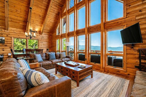 Above the Clouds | Pet-Friendly Log Cabin with Hot Tub & Epic Views!