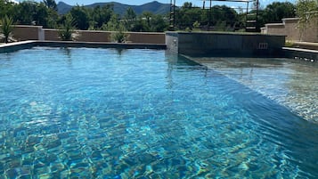 Piscine extérieure, piscine chauffée