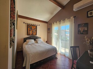 4 多间卧室、客房内保险箱、熨斗/熨衣板、免费 WiFi