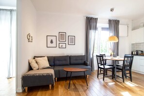 Superior Apartment | Living room | Flat-screen TV - Old Town Krasiński Garden (Warsaw)