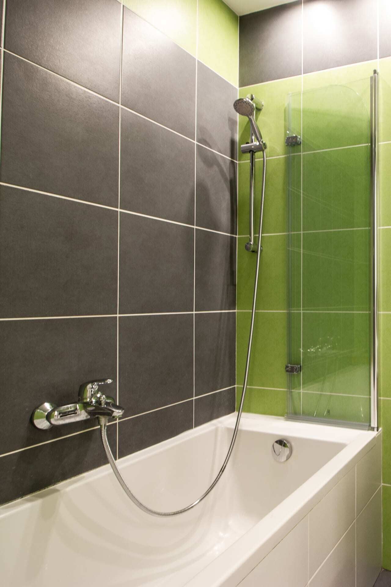 Superior Apartment | Bathroom | Towels, shampoo