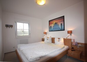 2 bedrooms, travel cot, WiFi