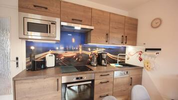 Refrigerador, microondas, horno, lavavajillas