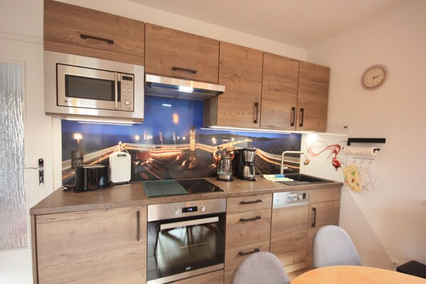 Fridge, microwave, oven, dishwasher