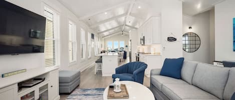 Flachbildfernseher, DVD-Player, Bücher, Videothek