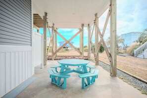 Outdoor dining - Sea Glass: Beautiful, Spacious, Beachfront House on East Beach (Oak Island)