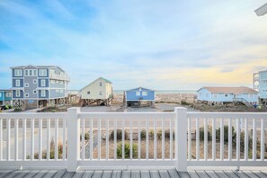 Property grounds - Sea Glass: Beautiful, Spacious, Beachfront House on East Beach (Oak Island)