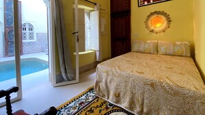 Triple Room (Jaune) | Desk, blackout drapes, iron/ironing board (on request), WiFi (free) - Maison Du Tresor (Marrakech)