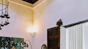 Suite (Trésor) | Desk, blackout drapes, iron/ironing board (on request), WiFi (free) - Maison Du Tresor (Marrakech)