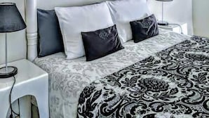 Double Room (Blanche) | Desk, blackout drapes, iron/ironing board (on request), WiFi (free) - Maison Du Tresor (Marrakech)