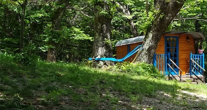 Roulotte le Bleuet, en milieu naturel proche des chemins de randonnées