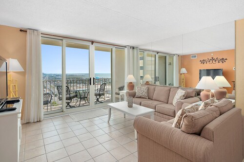 Beautiful 2 BR 2 BR Unit- Oceanfront, Amazing Views, Tons of Ammenities!