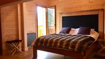 4 slaapkamers, een strijkplank/strijkijzer, reisbedje, wifi