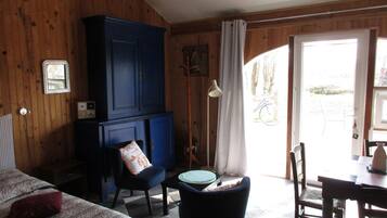 1 makuuhuone, ÀÀnieristys, silitysrauta/-lauta, vauvan matkasÀnky